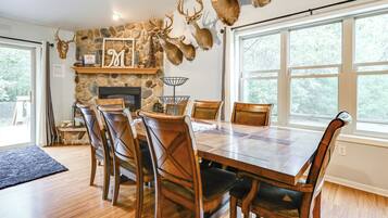 House (5 Bedrooms) | Interior