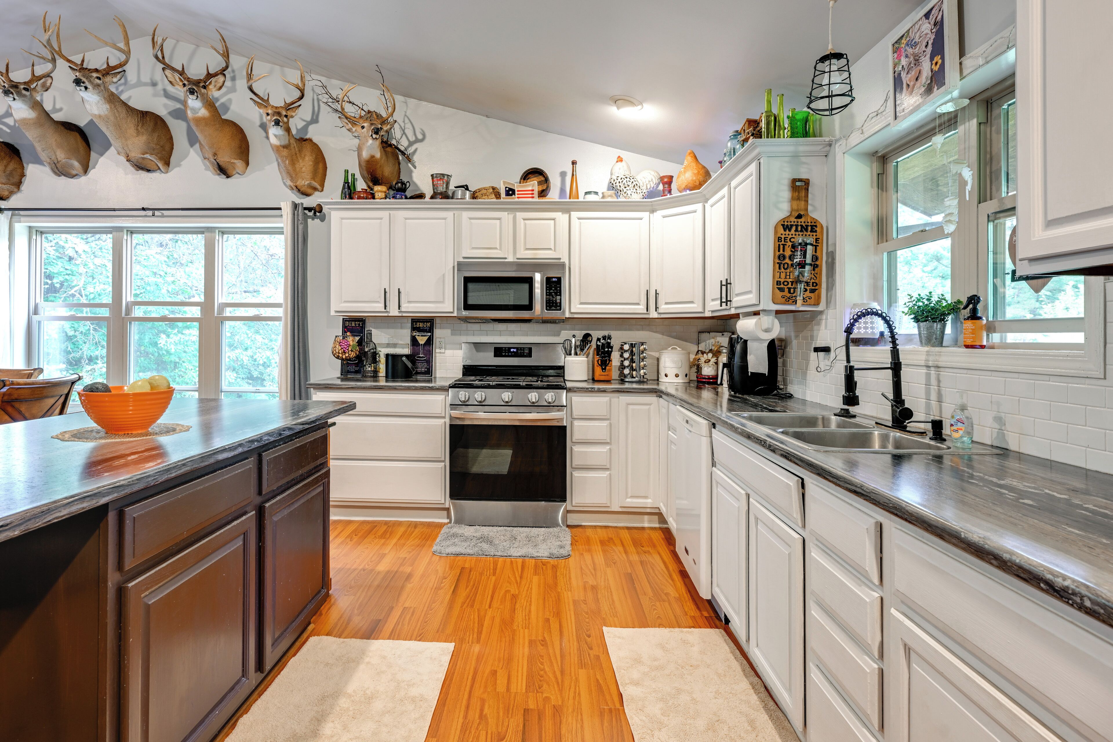 House (5 Bedrooms) | Interior