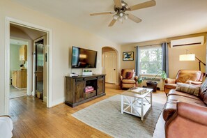 House (2 Bedrooms) | Interior - Home 2 Mi to Shenandoah Nat'l Park & Skyline Drive (Front Royal)