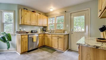 House (2 Bedrooms) | Interior