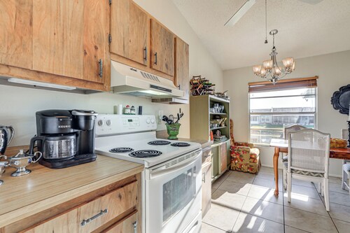 Pool Access: Condo 4 Mi to Bradenton Riverwalk!