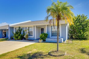 Apartment (3 Bedrooms) | Interior - Pool Access: Condo 4 Mi to Bradenton Riverwalk! (Bradenton)