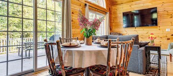 On Baxter Lake: Wooded Retreat Near Trails