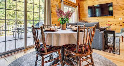 On Baxter Lake: Wooded Retreat Near Trails