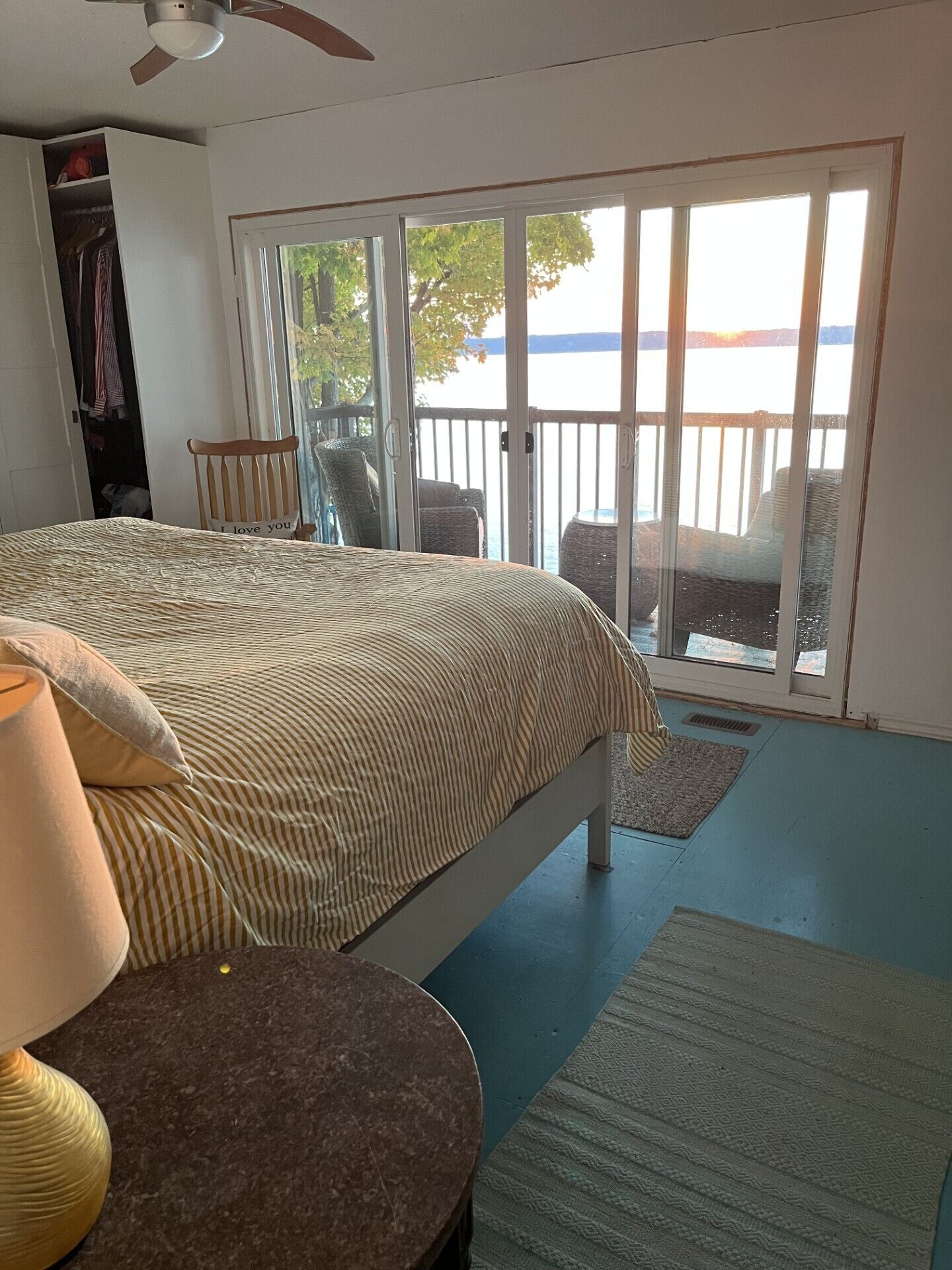 4 bedrooms, internet, bed sheets