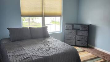 4 bedrooms, iron/ironing board, WiFi, bed sheets