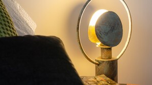 A lamp with a circular base and a ring light. - Setubal Boutique Apartments III by Homing (Setubal)
