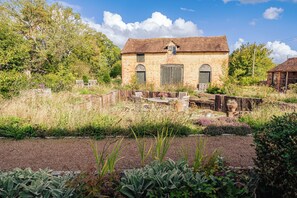 Exterior - Stunning 4BD Home in Worcestershire (Worcester)