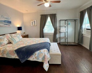 1 habitación, tabla de planchar con plancha, wifi y ropa de cama 