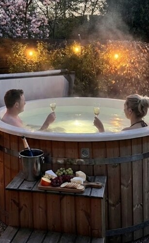 De Veluwse Eekhoorn, Cosy Forest Retreat with Private Hot Tub & Veranda