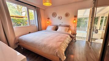 2 slaapkamers, een strijkplank/strijkijzer, gratis wifi, beddengoed