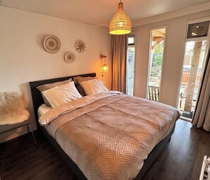 2 chambres, fer et planche à repasser, lit parapluie, Wi-Fi gratuit