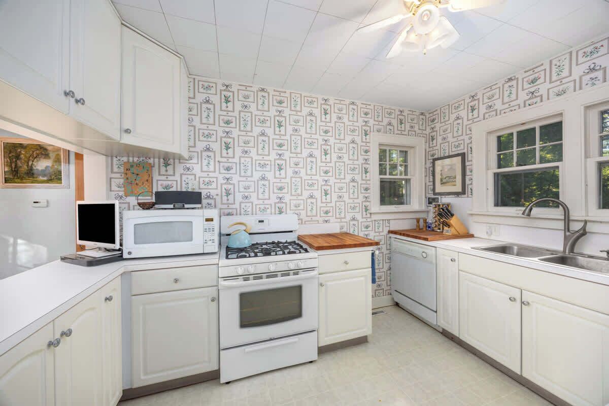 Kylskåp, mikrovågsugn, ugn och spishäll