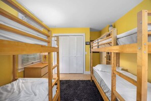 3 bedrooms, desk, iron/ironing board, WiFi