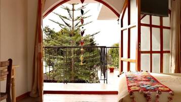 Desk, laptop workspace, free WiFi