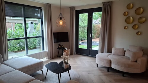 NEW! Luxury cottage with sauna and hot tub, 6p