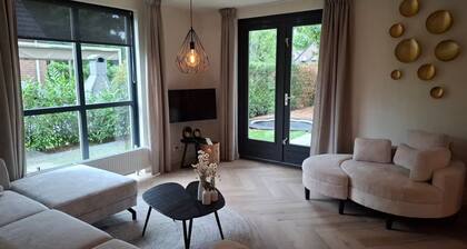 NEW! Luxury cottage with sauna and hot tub, 6p