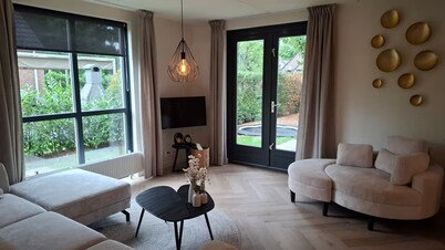 NEW! Luxury cottage with sauna and hot tub, 6p