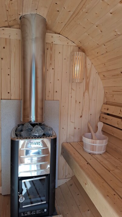 NEW! Luxury cottage with sauna and hot tub, 6p