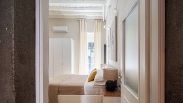 2 Schlafzimmer, Zimmersafe, Schreibtisch, Bügeleisen/Bügelbrett