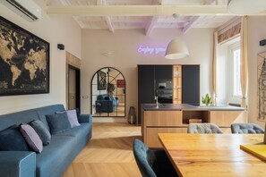 Smart TV, books, stereo