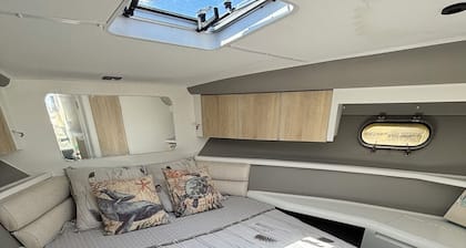 Superb 15-metre boat with Jacuzzi/spa