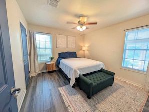 2 bedrooms, desk, iron/ironing board, WiFi