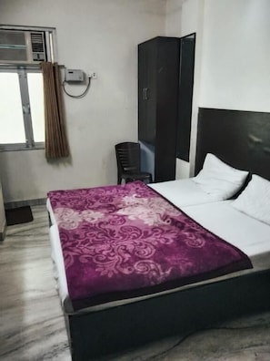 Double Room | Free WiFi, bed sheets - Hotel Jaipur Station (Jaipur)