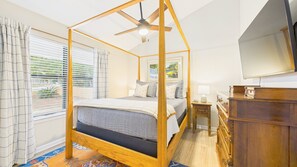 3 bedrooms, free WiFi, bed sheets - Storywood Beach Cottage 502–Quiet Setting–Sleeps 9 (Panama City Beach)