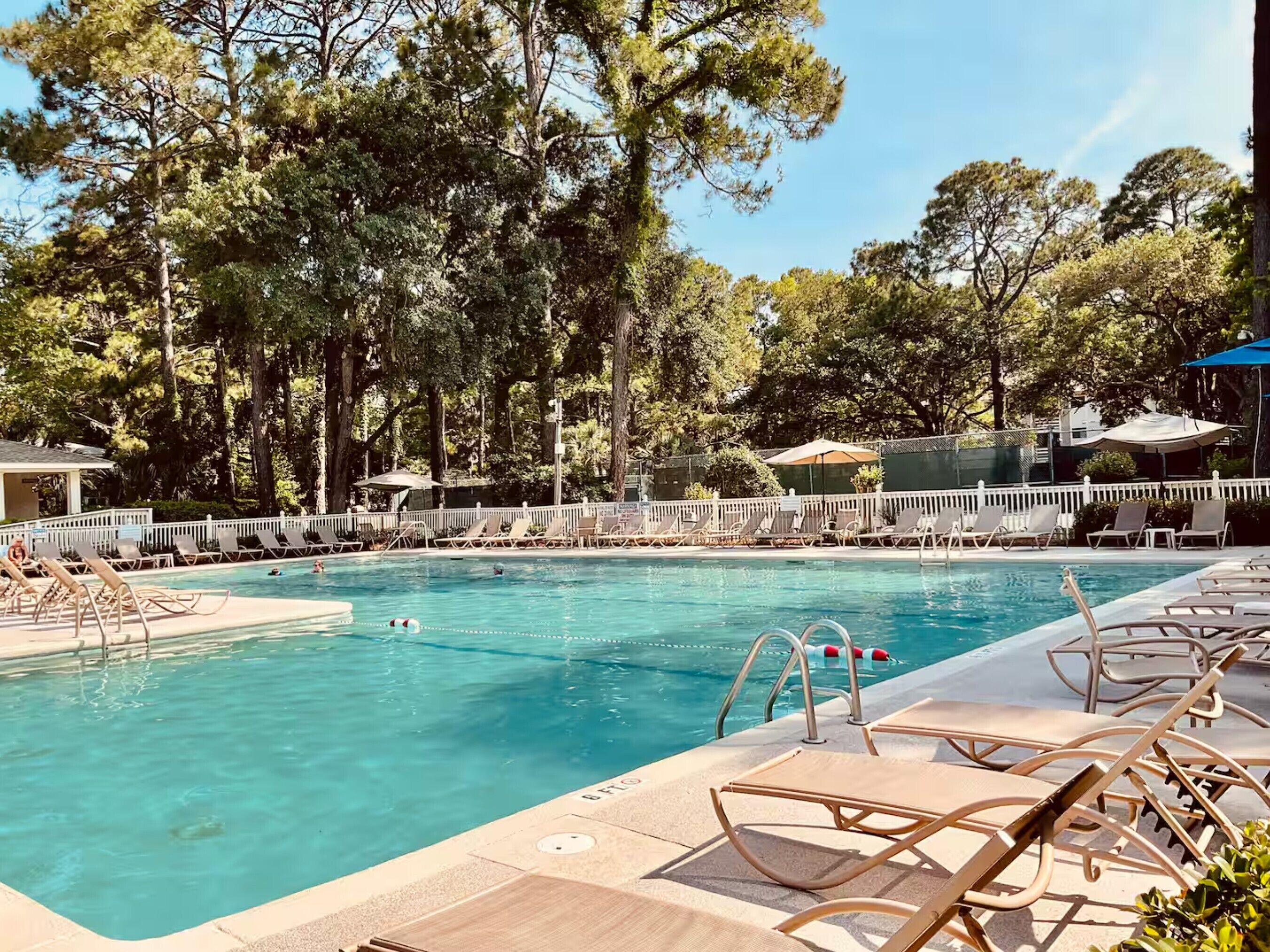 حمّام سباحة مُدفَّأ