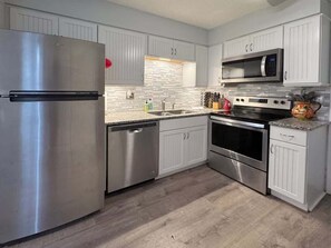 Fridge, microwave, stovetop, coffee/tea maker - Fiddler’s Cove Resort 2BR | Steps2Sand, 2 Pools, Tennis & Pickleball (Hilton Head Island)