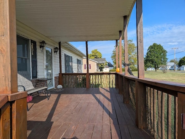 Terrace/patio - Pleasant 3-bedroom house with AC in Martinsburg (Martinsburg)