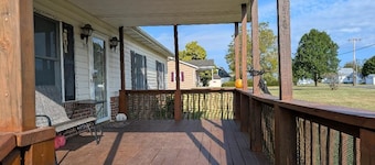Pleasant 3-bedroom house with AC in Martinsburg