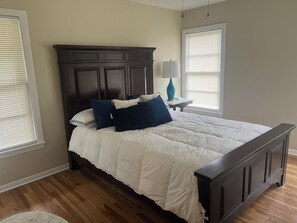 Cortinas blackout, tabla de planchar con plancha y wifi gratis 