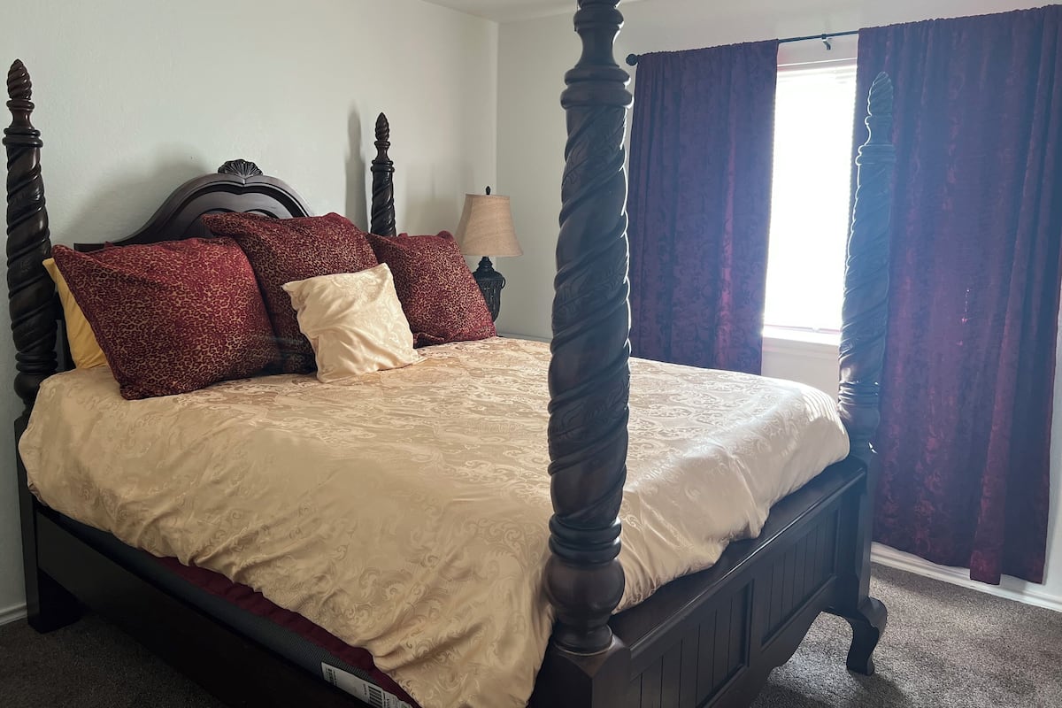 Chambre Duplex Deluxe | Rideaux dâobscurcissement, fer et planche Ă repasser