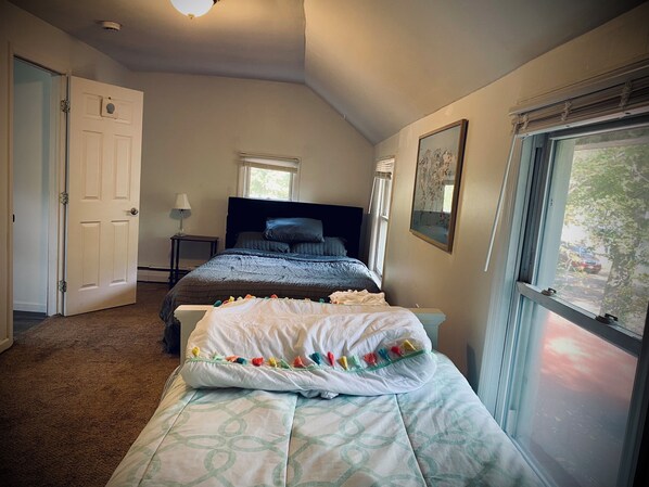 2 bedrooms, iron/ironing board, free WiFi, bed sheets