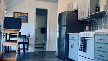 Microwave, oven, stovetop, coffee/tea maker