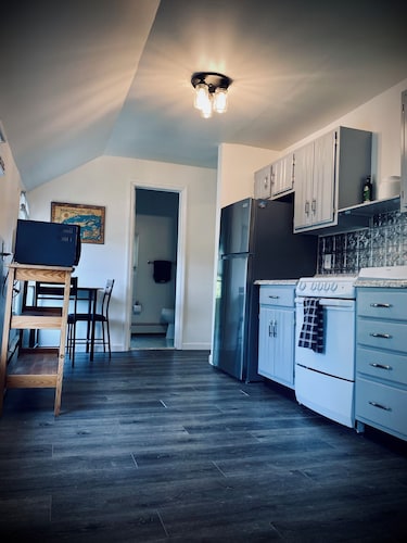 Peaceful private 2-bedroom house in Bayport.Amazing location!