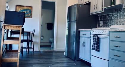 Peaceful private 2-bedroom house in Bayport.Amazing location!