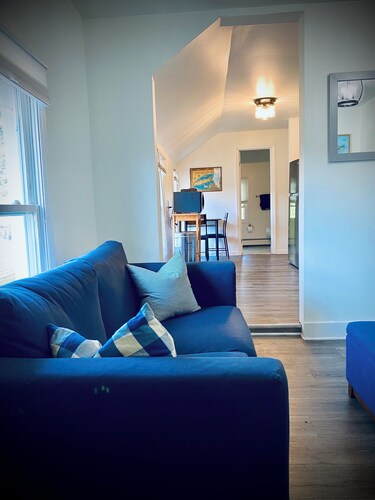 Peaceful private 2-bedroom house in Bayport.Amazing location!