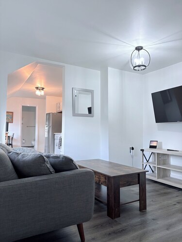 Peaceful private 2-bedroom house in Bayport.Amazing location!