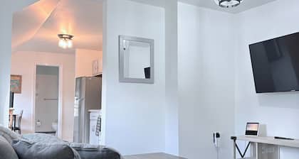 Peaceful private 2-bedroom house in Bayport.Amazing location!