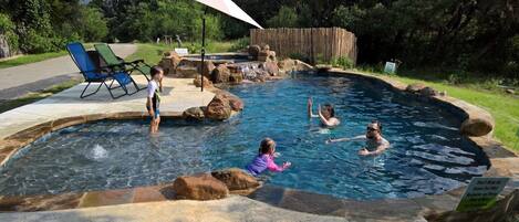 House, 5 Bedrooms | Pool