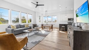 House, 6 Bedrooms | Living area - Tee For Two 6 Bedroom Condo (St. George)