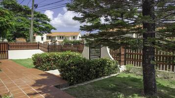 Villa, 4 Bedrooms | Property grounds