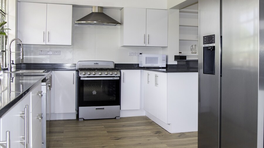 Hello Summer! 4 Bedroom Villa