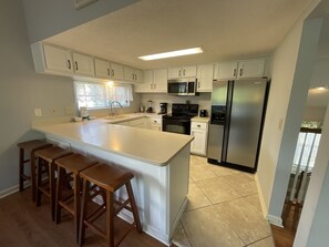 Appart'hôtel, 2 chambres | Cuisine privée | Réfrigérateur, four, cafetière/bouilloire, grille-pain