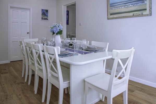 Villa, 2 Bedrooms | Dining