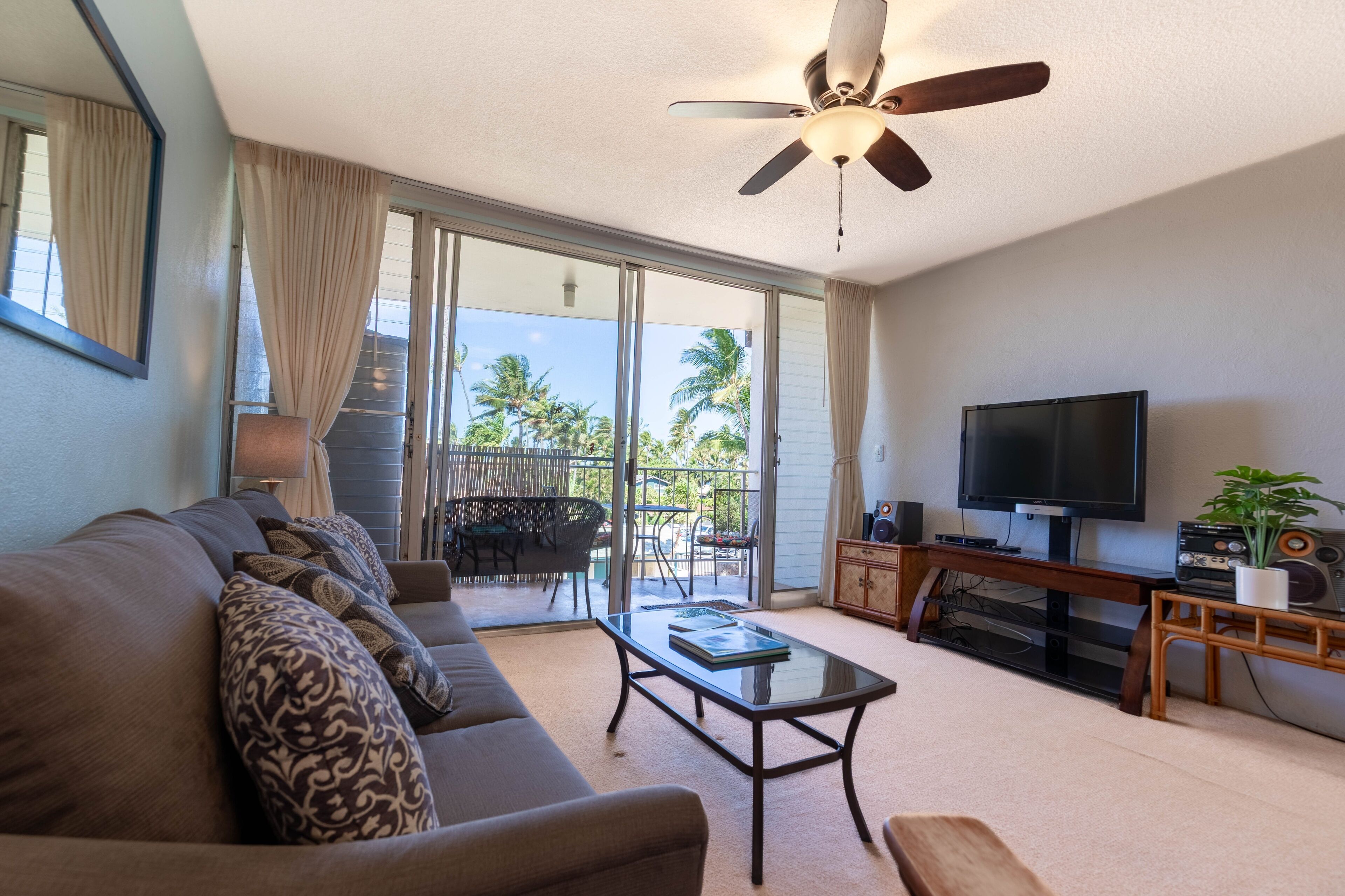 Condo, 1 Bedroom | Living area