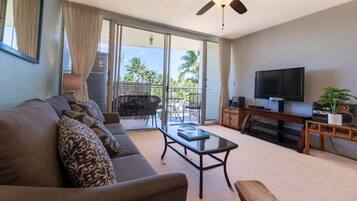 Condo, 1 Bedroom | Living area